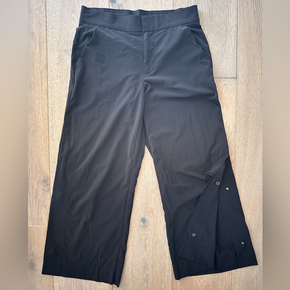 Athleta Black Ankle Cropped Pants - Fits up to size 4 - Picture 1 of 5